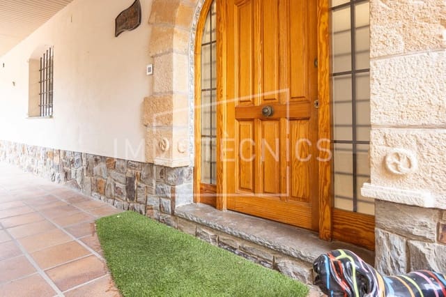 Chalet de 5 habitaciones en La Garriga en venta con garaje - 675.000 € (Ref: 9602748)