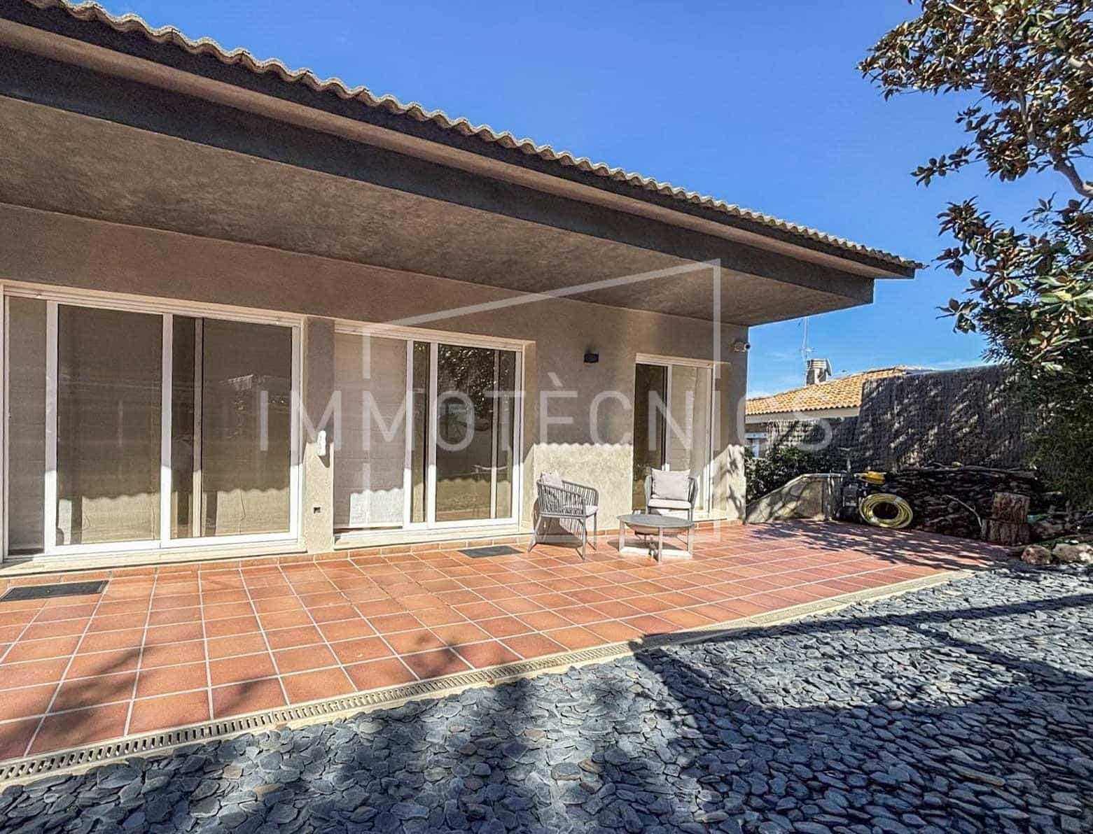 4 camera da letto Villa in vendita in Calella con piscina garage - 659.000 € (Rif: 9602751)