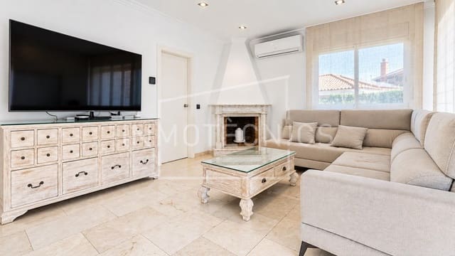 4 sovrum Villa till salu i Calella med pool garage - 615 000 € (Ref: 9602751)