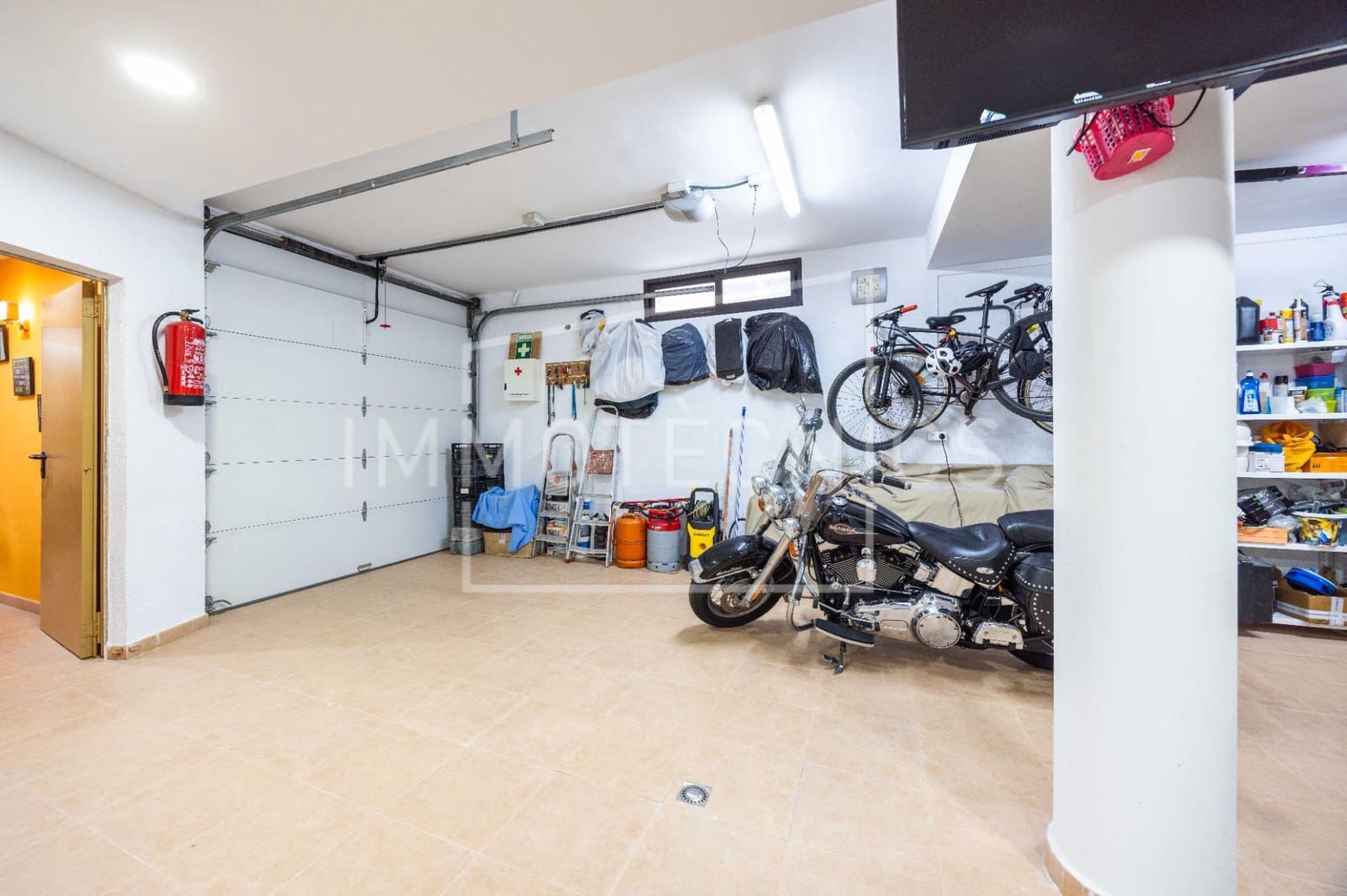 5 makuuhuone Huvila myytävänä paikassa Pineda de Mar mukana uima-altaan 
autotalli - 750 000 € (Ref: 9602752)