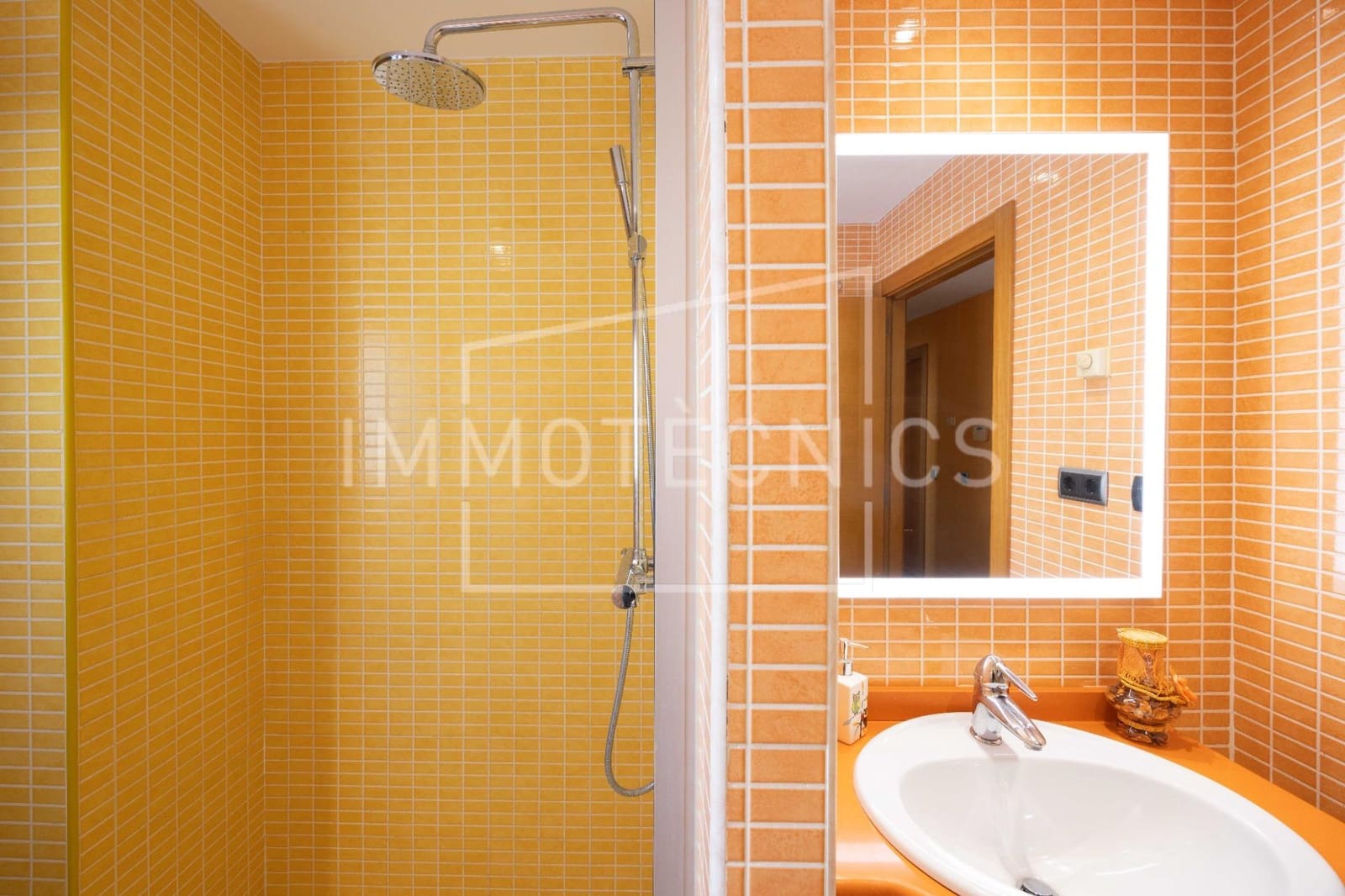 5 makuuhuone Huvila myytävänä paikassa Pineda de Mar mukana uima-altaan 
autotalli - 750 000 € (Ref: 9602752)