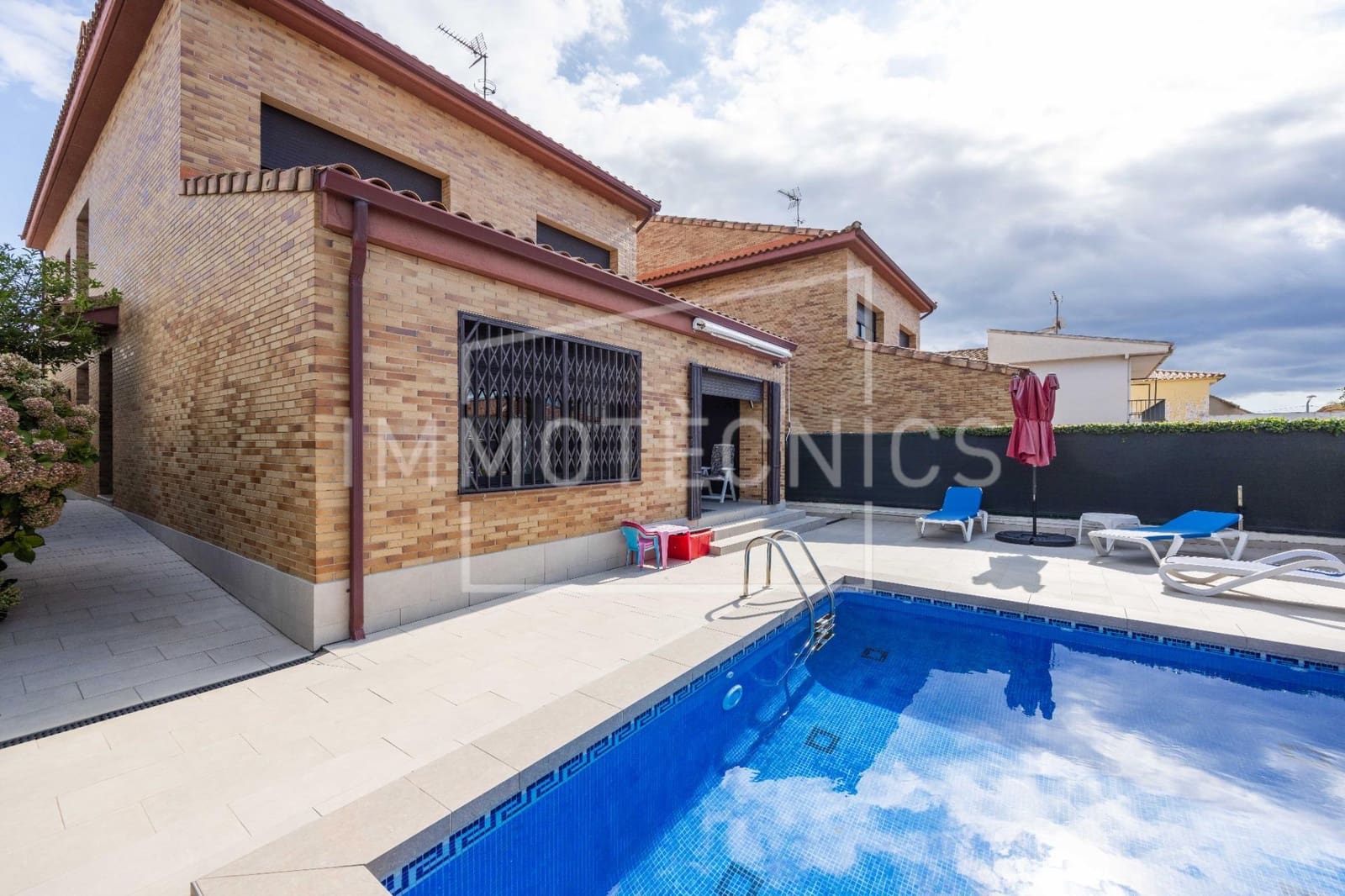 5 soveværelse Villa til salg i Pineda de Mar med swimmingpool garage - € 750.000 (Ref: 9602752)