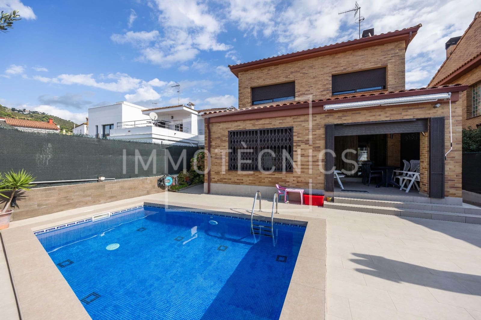 5 soveværelse Villa til salg i Pineda de Mar med swimmingpool garage - € 750.000 (Ref: 9602752)