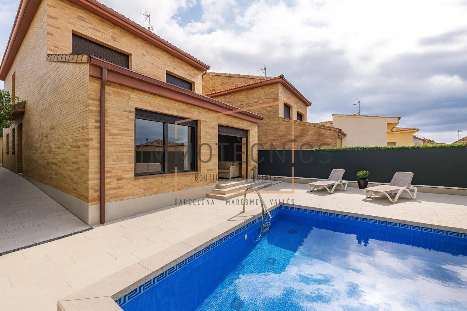 5 soveværelse Villa til salg i Pineda de Mar med swimmingpool garage - € 750.000 (Ref: 9602752)