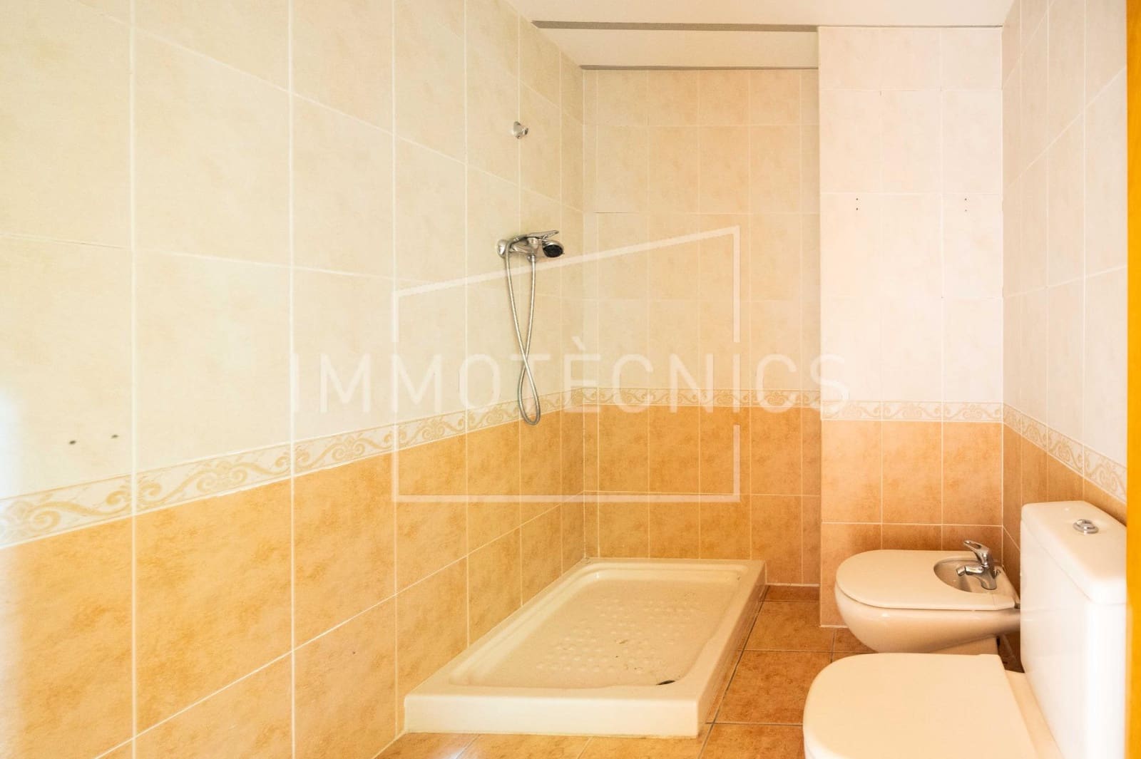 5 Zimmer Villa zu verkaufen in Bigues i Riells mit Garage - 370.000 € (Ref: 9602754)