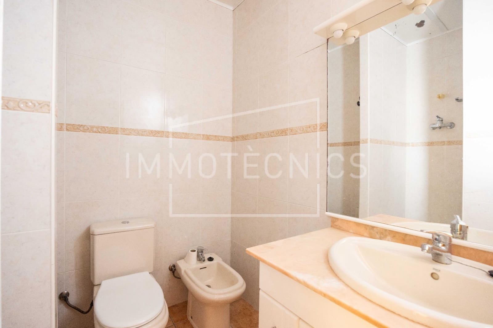 5 Zimmer Villa zu verkaufen in Bigues i Riells mit Garage - 370.000 € (Ref: 9602754)