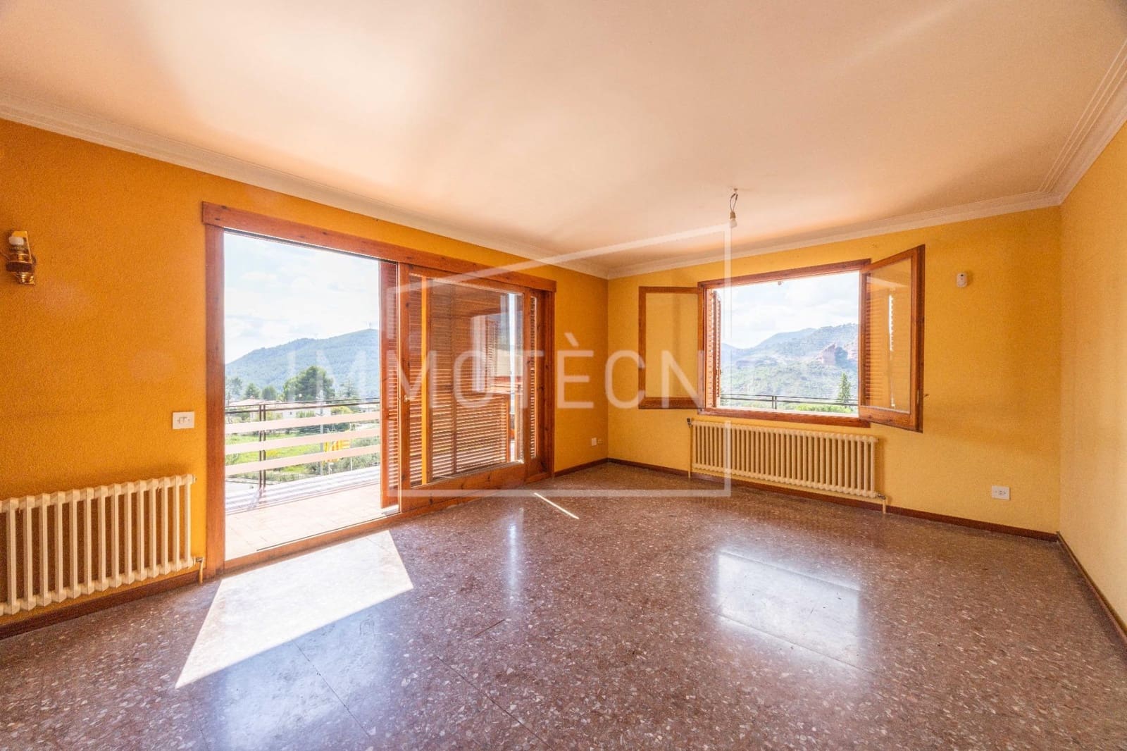 5 Zimmer Villa zu verkaufen in Bigues i Riells mit Garage - 370.000 € (Ref: 9602754)