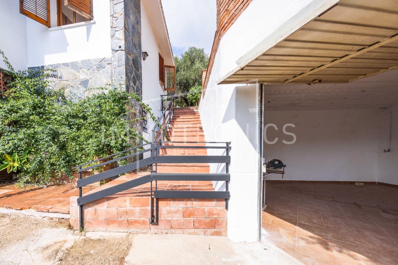 5 Zimmer Villa zu verkaufen in Bigues i Riells mit Garage - 370.000 € (Ref: 9602754)