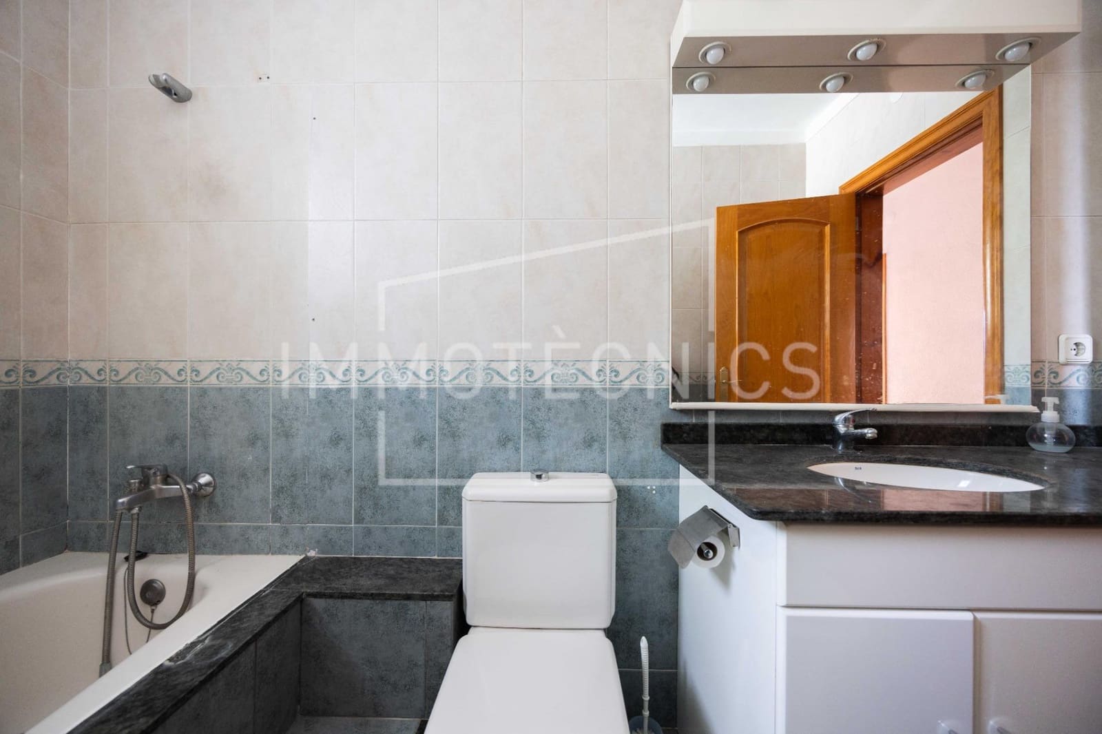 5 Zimmer Villa zu verkaufen in Bigues i Riells mit Garage - 370.000 € (Ref: 9602754)