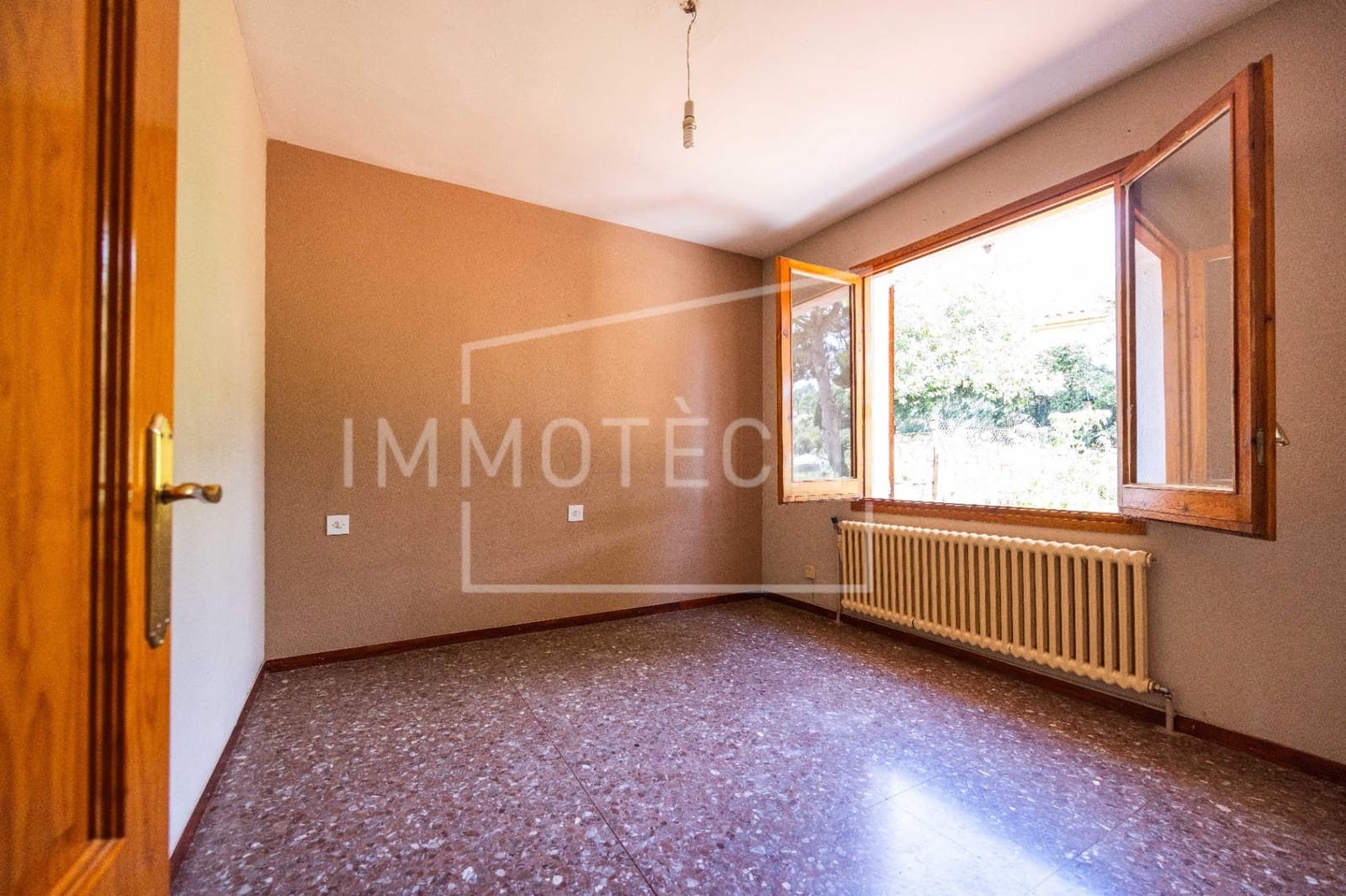 5 Zimmer Villa zu verkaufen in Bigues i Riells mit Garage - 370.000 € (Ref: 9602754)