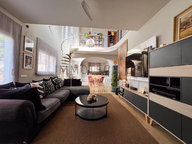 Chalet de 5 habitaciones en Lliçà d'Amunt en venta con garaje - 489.000 € (Ref: 9602756)