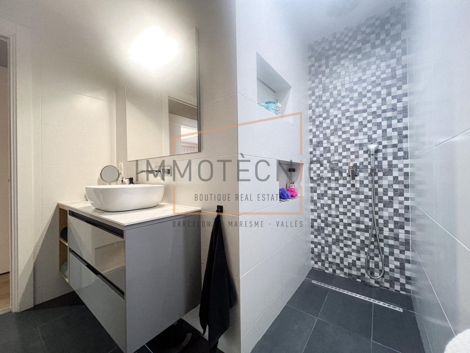 5 soveværelse Villa til salg i Llica d'Amunt med garage - € 489.000 (Ref: 9602756)