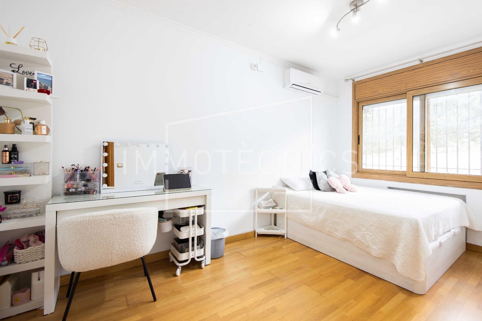 18 soveværelse Finca/Landehus til salg i Llica de Vall med swimmingpool garage - € 1.700.000 (Ref: 9602758)