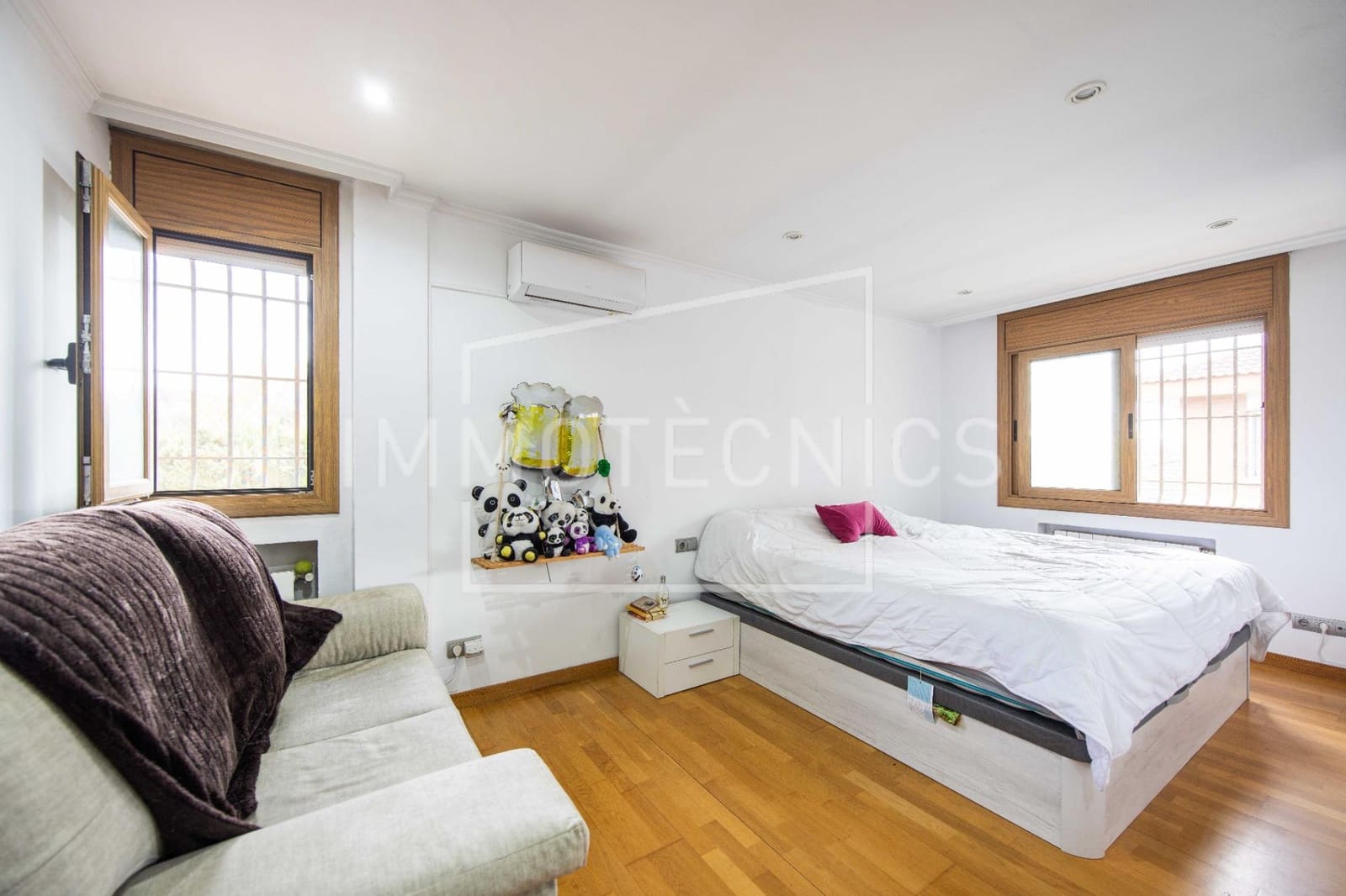 18 soveværelse Finca/Landehus til salg i Llica de Vall med swimmingpool garage - € 1.700.000 (Ref: 9602758)