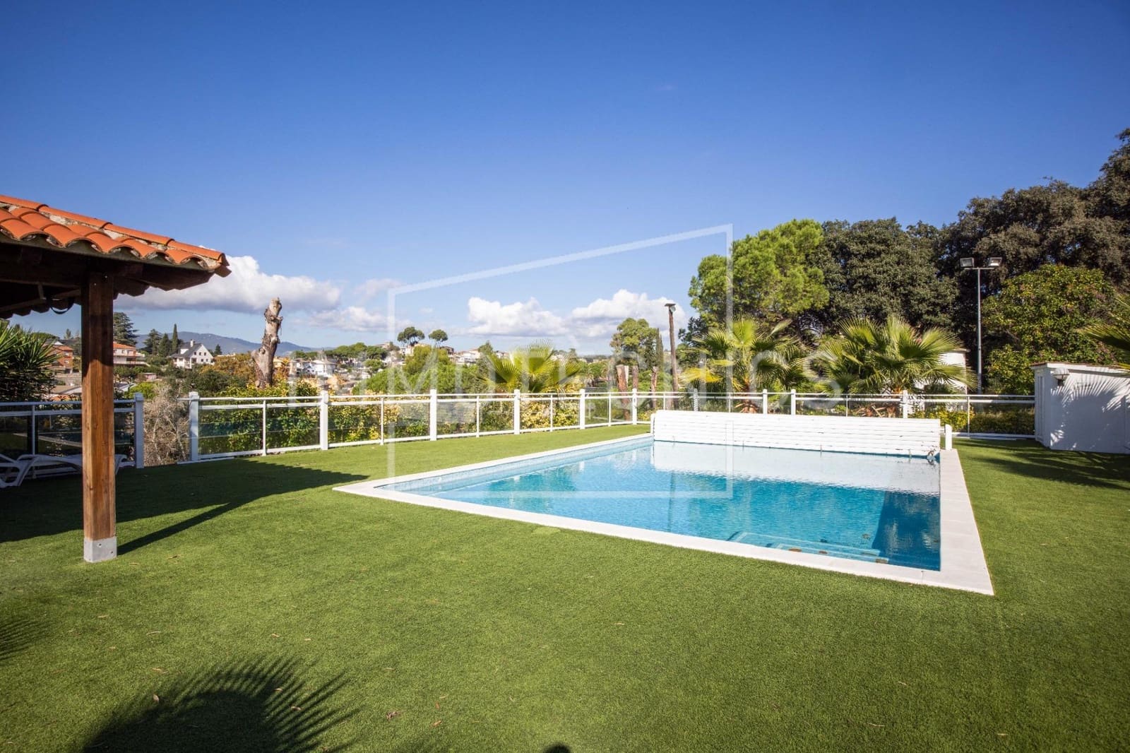 18 soveværelse Finca/Landehus til salg i Llica de Vall med swimmingpool garage - € 1.700.000 (Ref: 9602758)