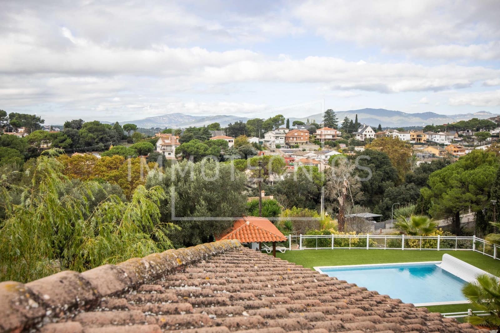 18 soveværelse Finca/Landehus til salg i Llica de Vall med swimmingpool garage - € 1.700.000 (Ref: 9602758)