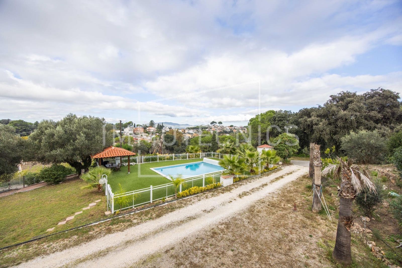 18 soveværelse Finca/Landehus til salg i Llica de Vall med swimmingpool garage - € 1.700.000 (Ref: 9602758)