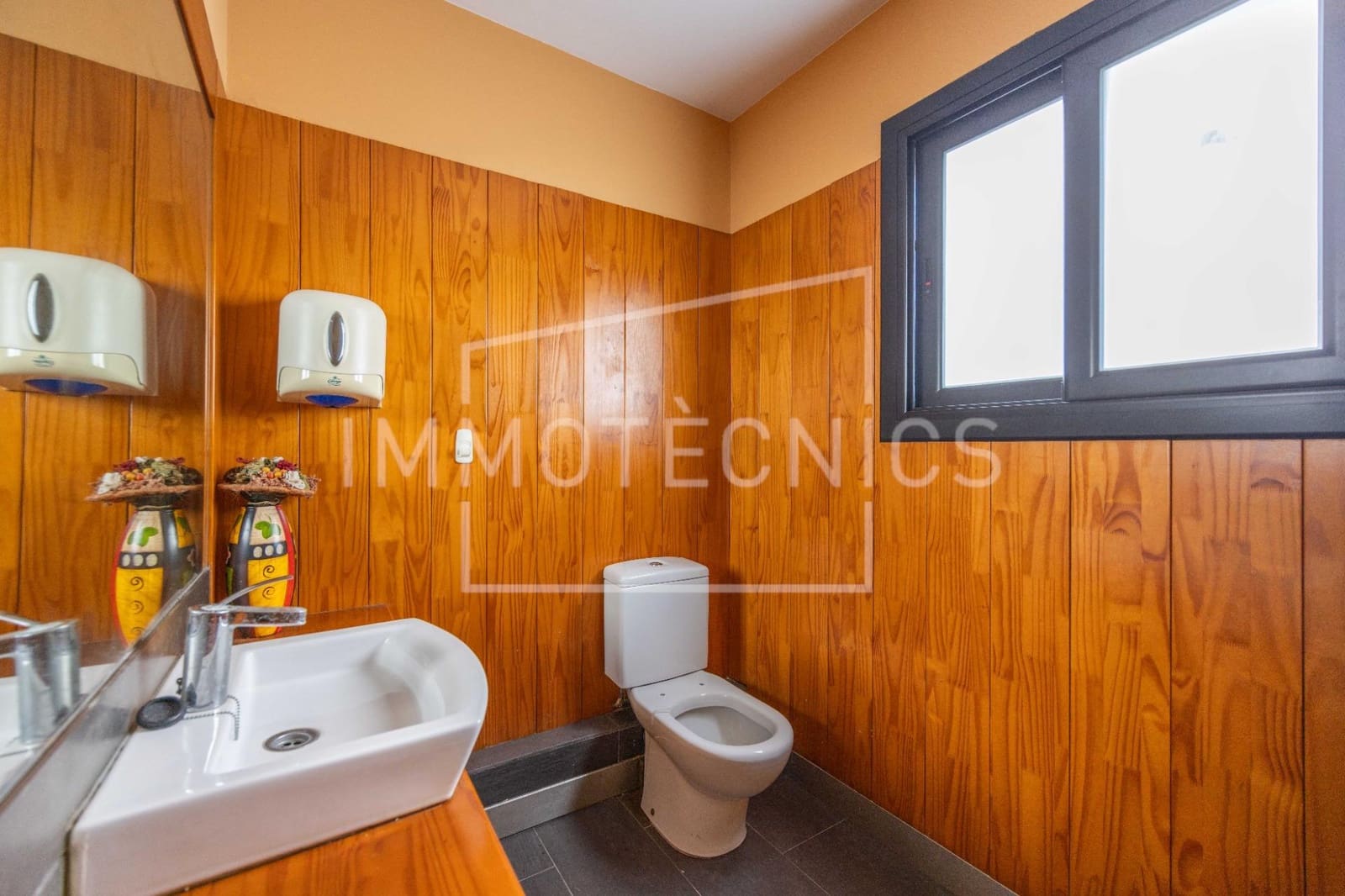 18 soveværelse Finca/Landehus til salg i Llica de Vall med swimmingpool garage - € 1.700.000 (Ref: 9602758)