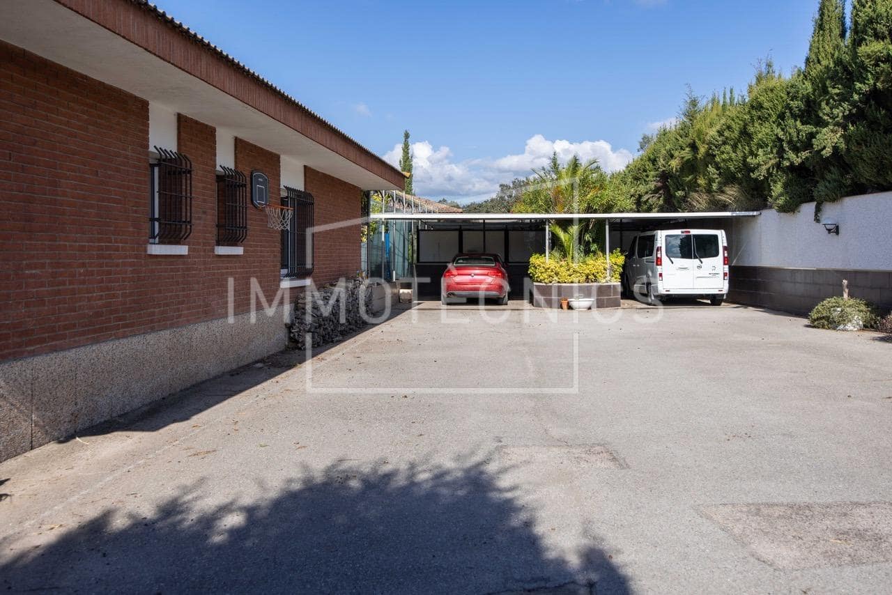 18 soveværelse Finca/Landehus til salg i Llica de Vall med swimmingpool garage - € 1.700.000 (Ref: 9602758)