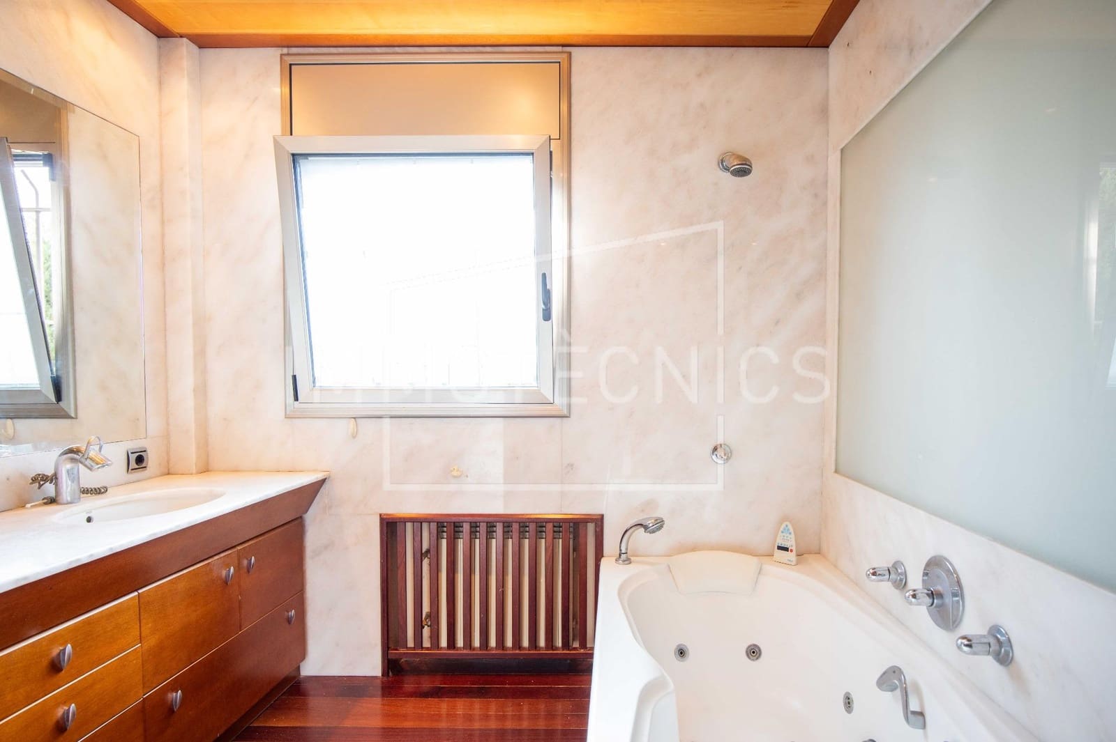 18 soveværelse Finca/Landehus til salg i Llica de Vall med swimmingpool garage - € 1.700.000 (Ref: 9602758)