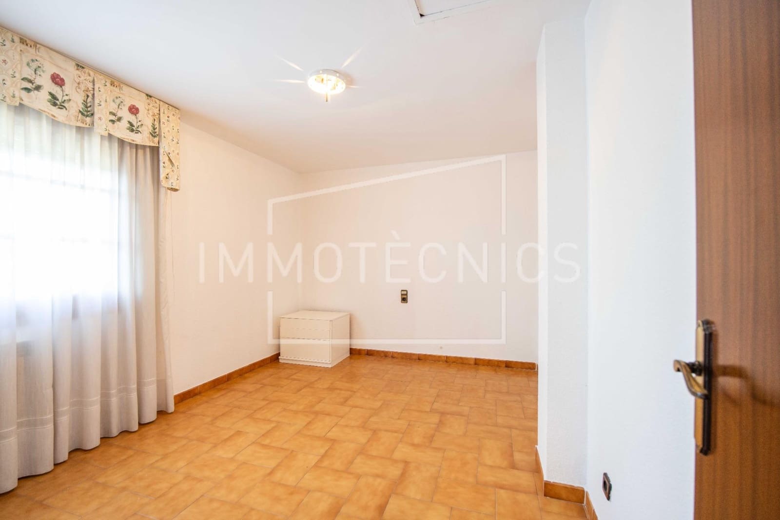 18 soveværelse Finca/Landehus til salg i Llica de Vall med swimmingpool garage - € 1.700.000 (Ref: 9602758)