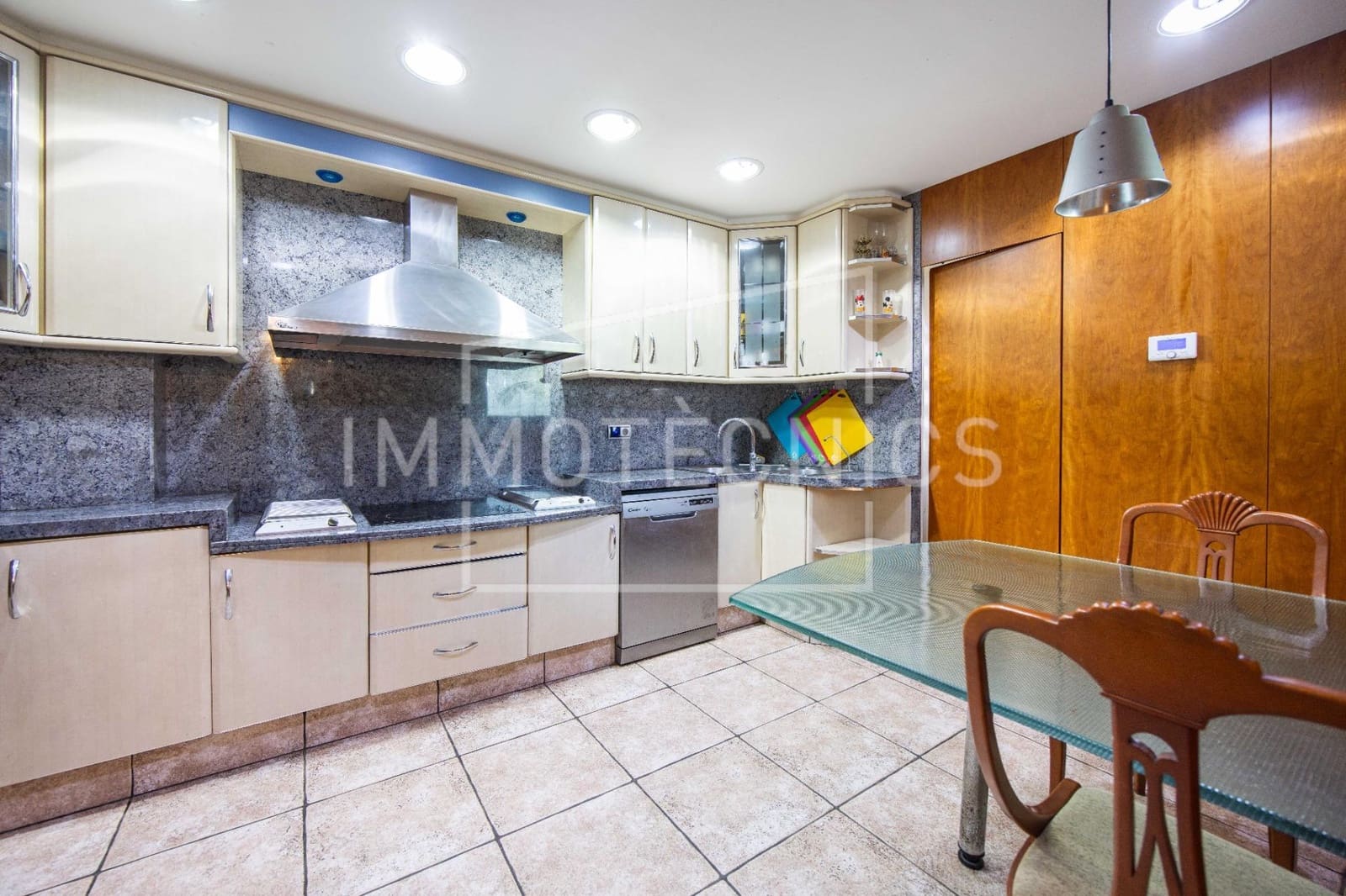 18 soveværelse Finca/Landehus til salg i Llica de Vall med swimmingpool garage - € 1.700.000 (Ref: 9602758)