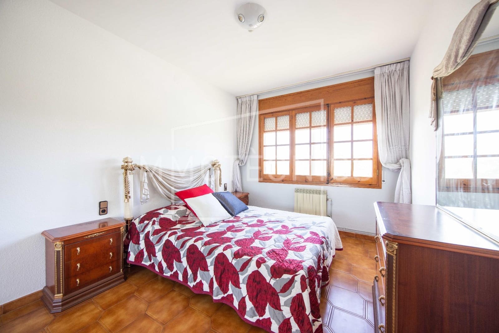 18 soveværelse Finca/Landehus til salg i Llica de Vall med swimmingpool garage - € 1.700.000 (Ref: 9602758)