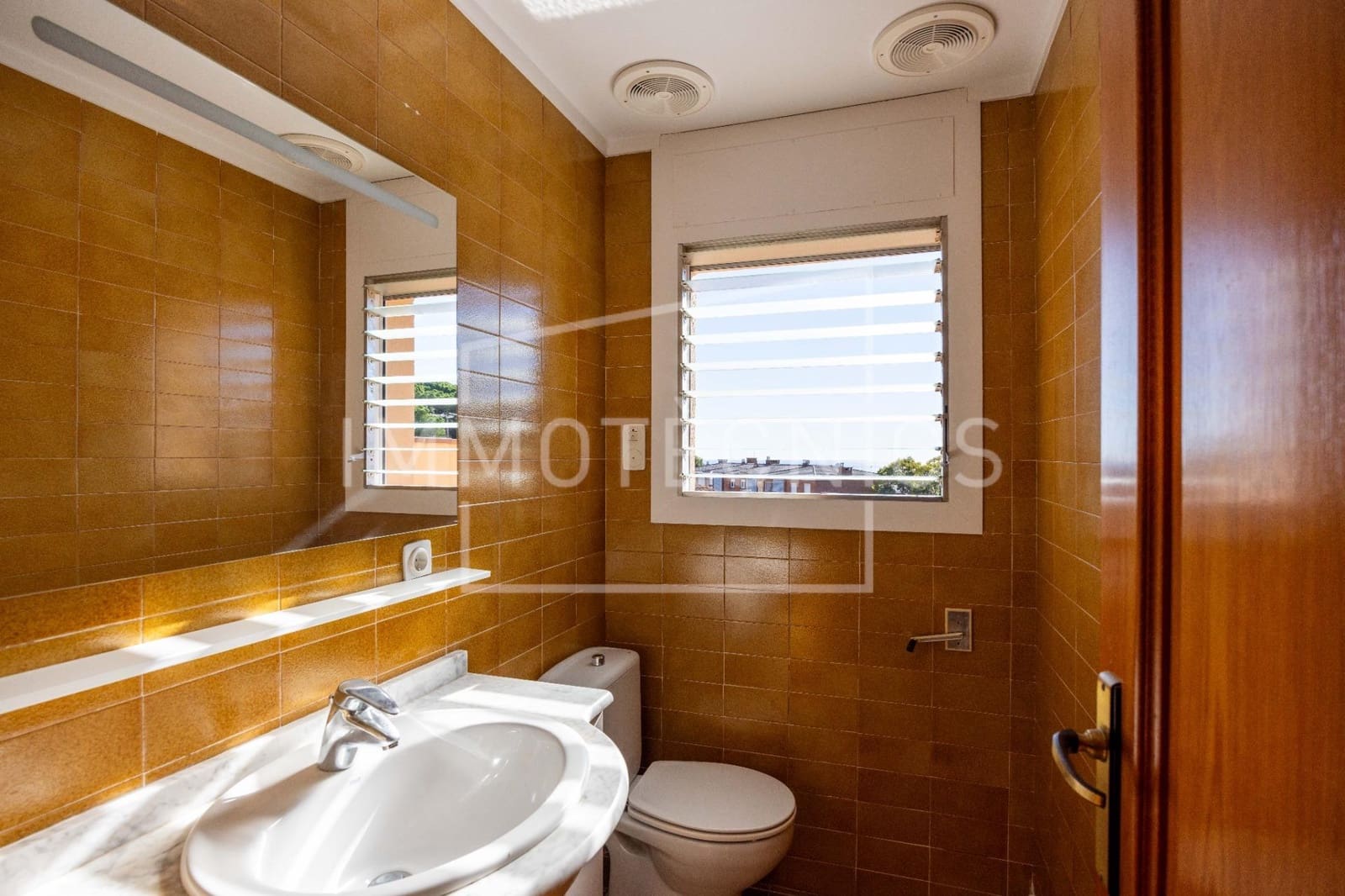 4 chambre Maison de Ville à vendre à Sant Vicenc de Montalt avec garage - 575 000 € (Ref: 9602766)