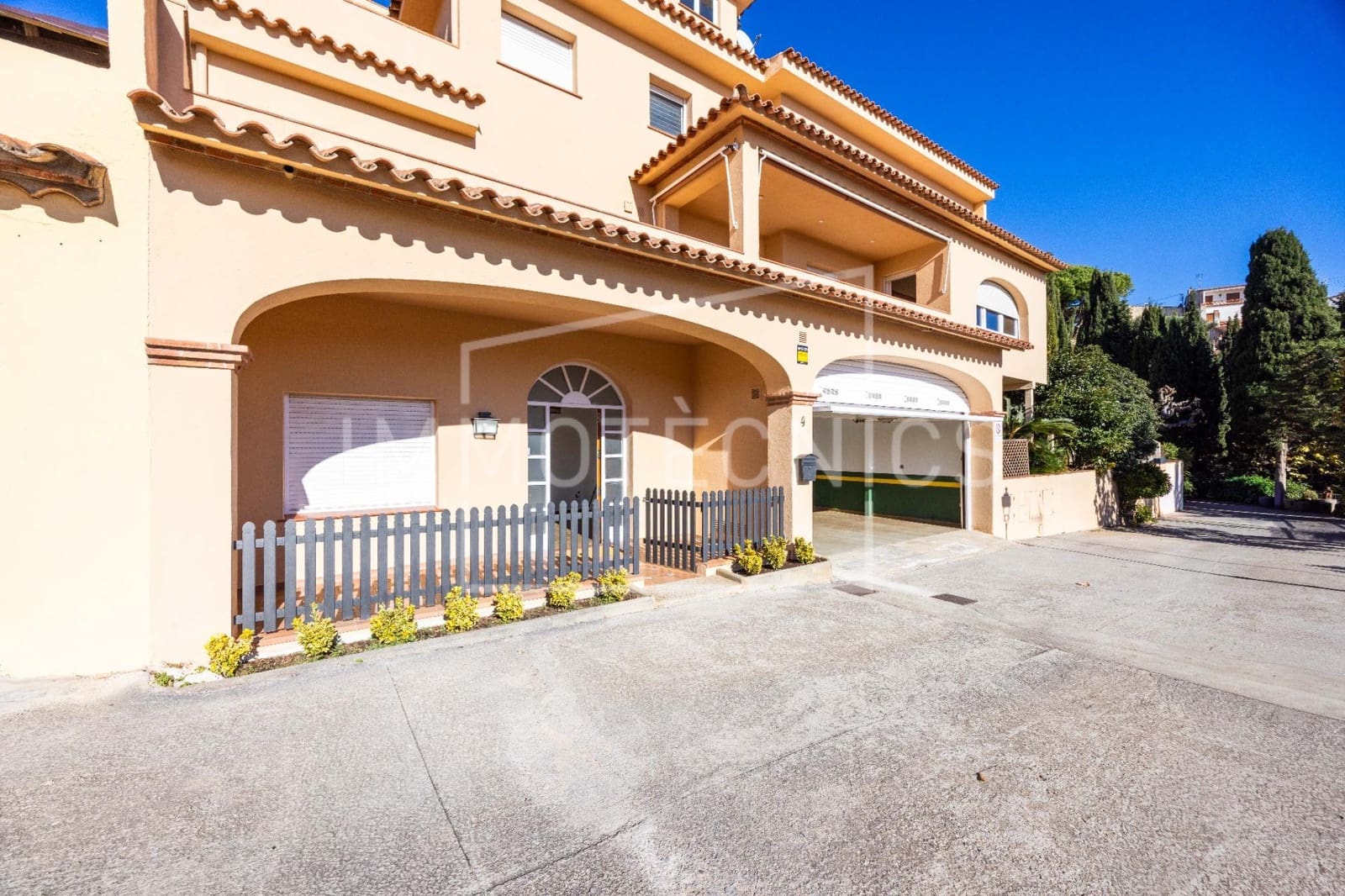 4 bedroom Townhouse for sale in Sant Vicenc de Montalt with garage - € 575,000 (Ref: 9602766)