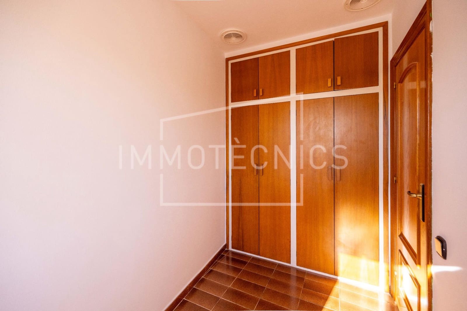 4 bedroom Townhouse for sale in Sant Vicenc de Montalt with garage - € 575,000 (Ref: 9602766)