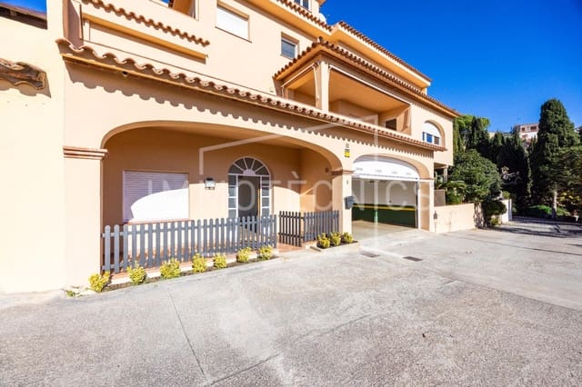 4 chambre Maison de Ville à vendre à Sant Vicenç de Montalt avec garage - 575 000 € (Ref: 9602766)