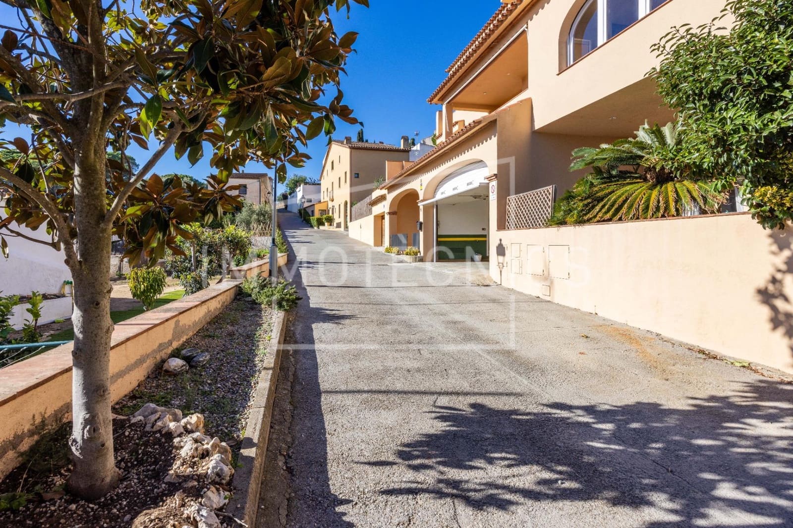 4 bedroom Townhouse for sale in Sant Vicenc de Montalt with garage - € 575,000 (Ref: 9602766)