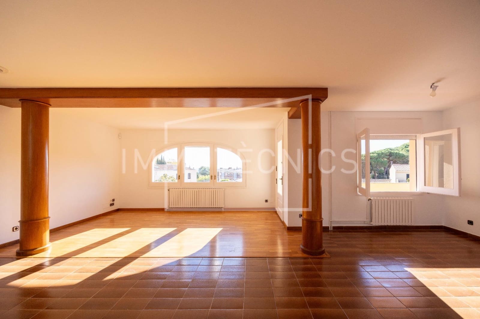 4 bedroom Townhouse for sale in Sant Vicenc de Montalt with garage - € 575,000 (Ref: 9602766)