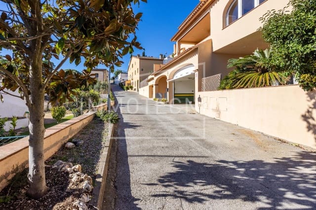 4 chambre Maison de Ville à vendre à Sant Vicenç de Montalt avec garage - 575 000 € (Ref: 9602766)