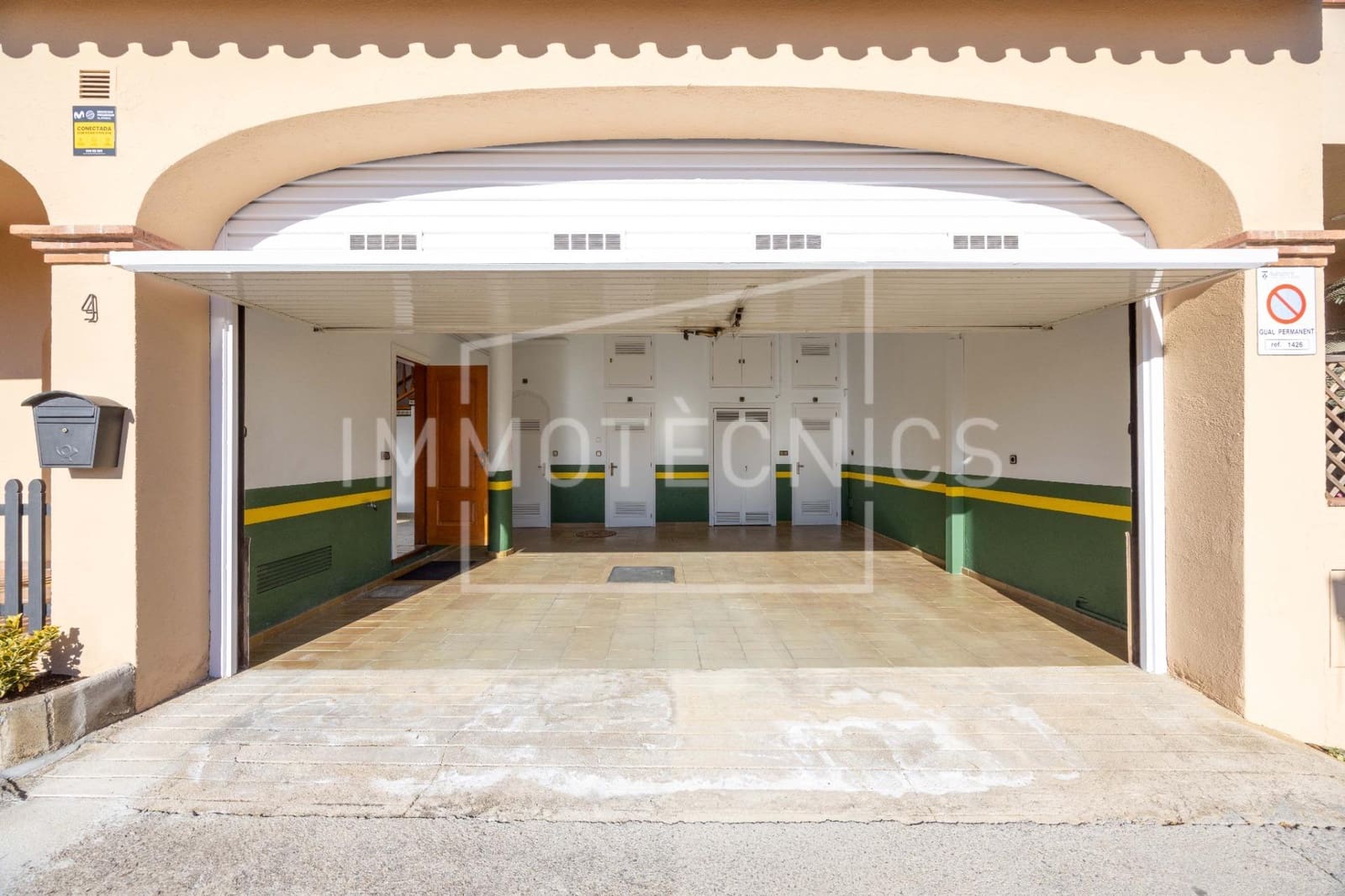 4 bedroom Townhouse for sale in Sant Vicenc de Montalt with garage - € 575,000 (Ref: 9602766)