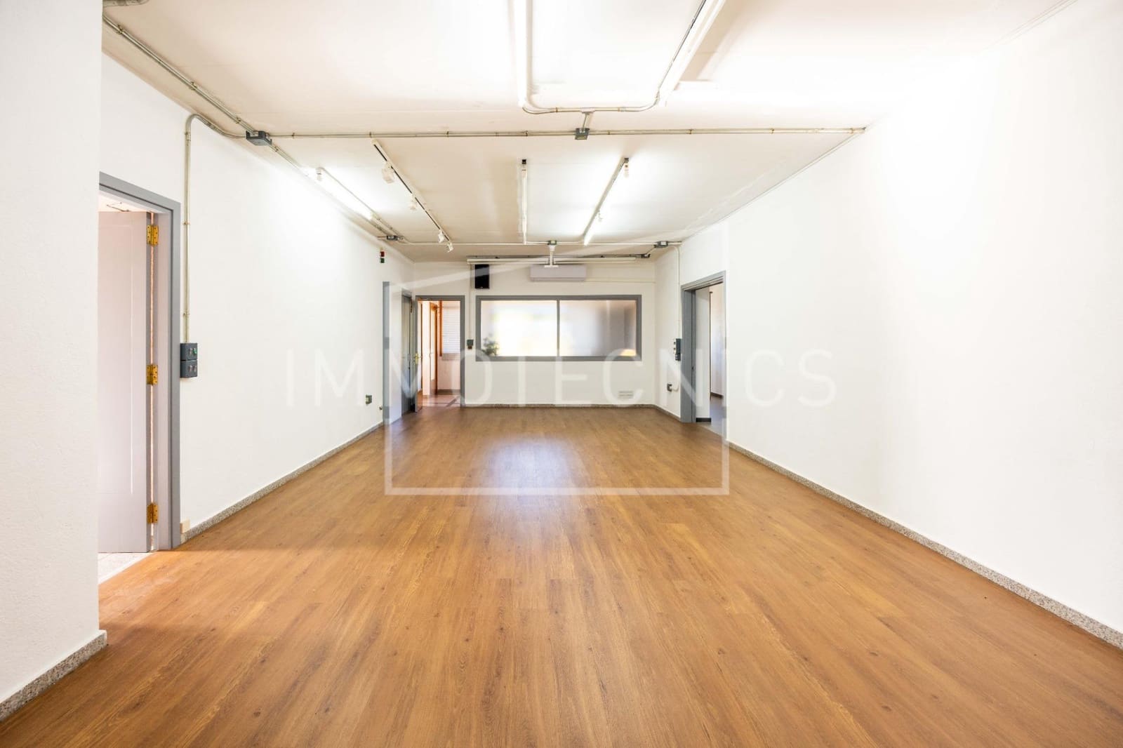 4 sypialnia Biuro do wynajęcia w Sant Vicenc de Montalt - 1 700 € (Ref: 9602767)