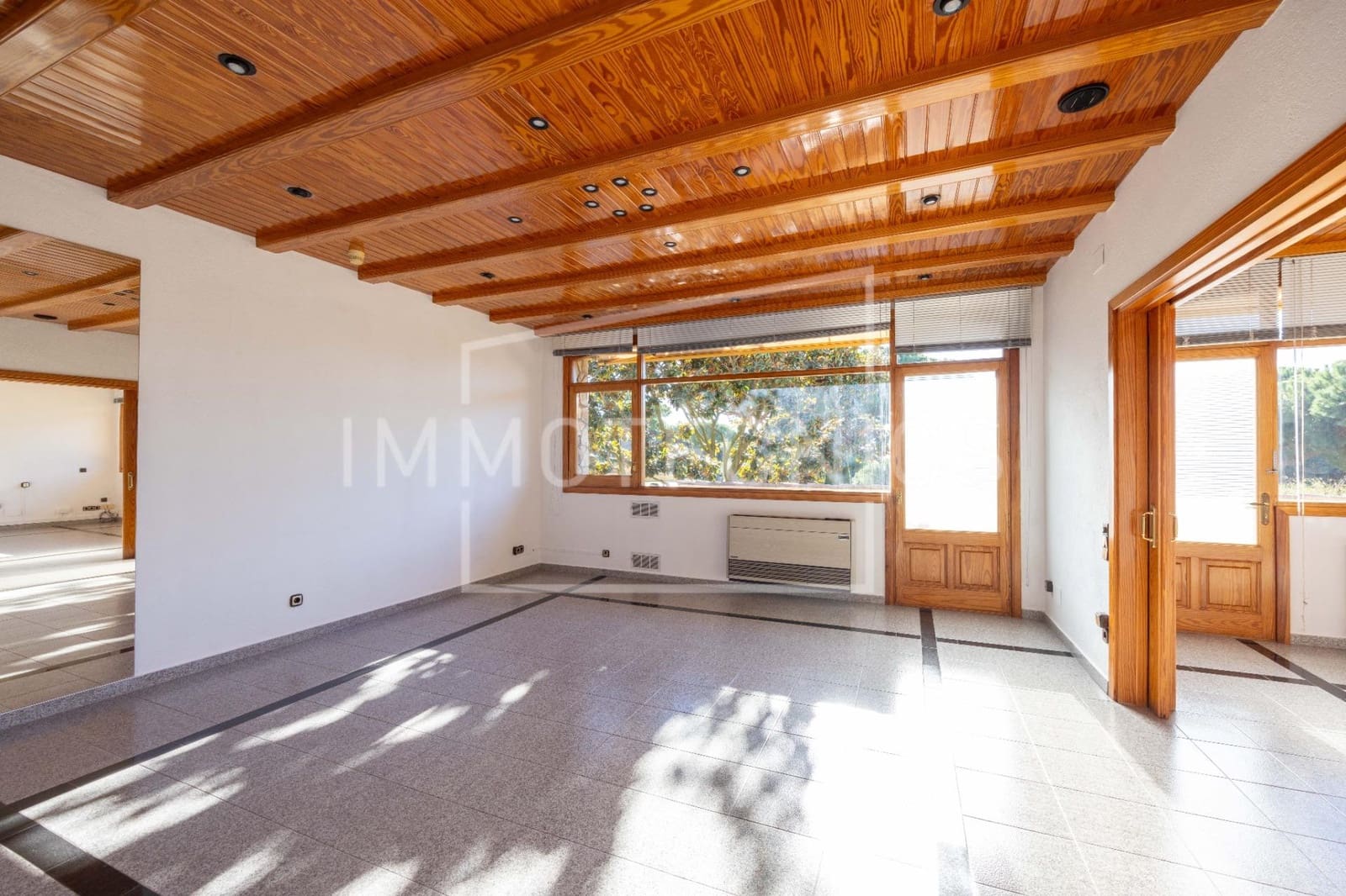 4 sypialnia Biuro do wynajęcia w Sant Vicenc de Montalt - 1 700 € (Ref: 9602767)