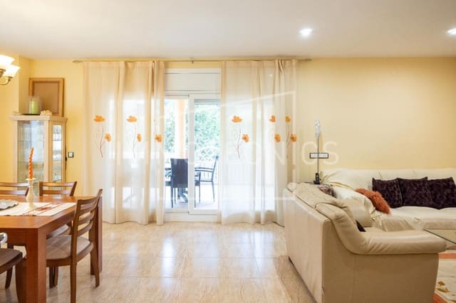 Chalet de 4 habitaciones en Cànoves i Samalús en venta con piscina garaje - 560.000 € (Ref: 9602770)