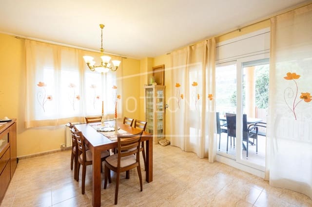 Chalet de 4 habitaciones en Cànoves i Samalús en venta con piscina garaje - 560.000 € (Ref: 9602770)