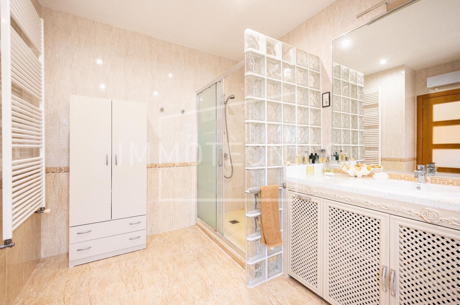 Chalet de 4 habitaciones en Cànoves i Samalús en venta con piscina garaje - 560.000 € (Ref: 9602770)