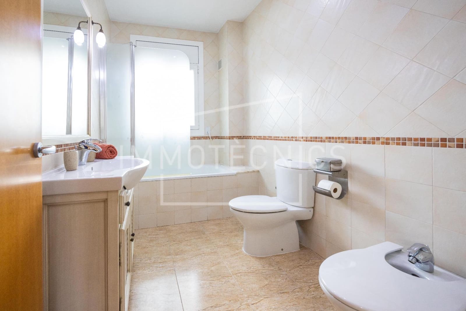 Chalet de 4 habitaciones en Cànoves i Samalús en venta con piscina garaje - 560.000 € (Ref: 9602770)