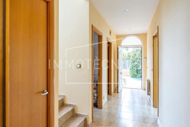 4 sypialnia Willa na sprzedaż w Canovelles z basenem garażem - 530 000 € (Ref: 9602770)