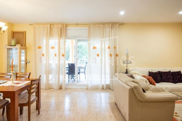 4 sypialnia Willa na sprzedaż w Canovelles z basenem garażem - 530 000 € (Ref: 9602770)