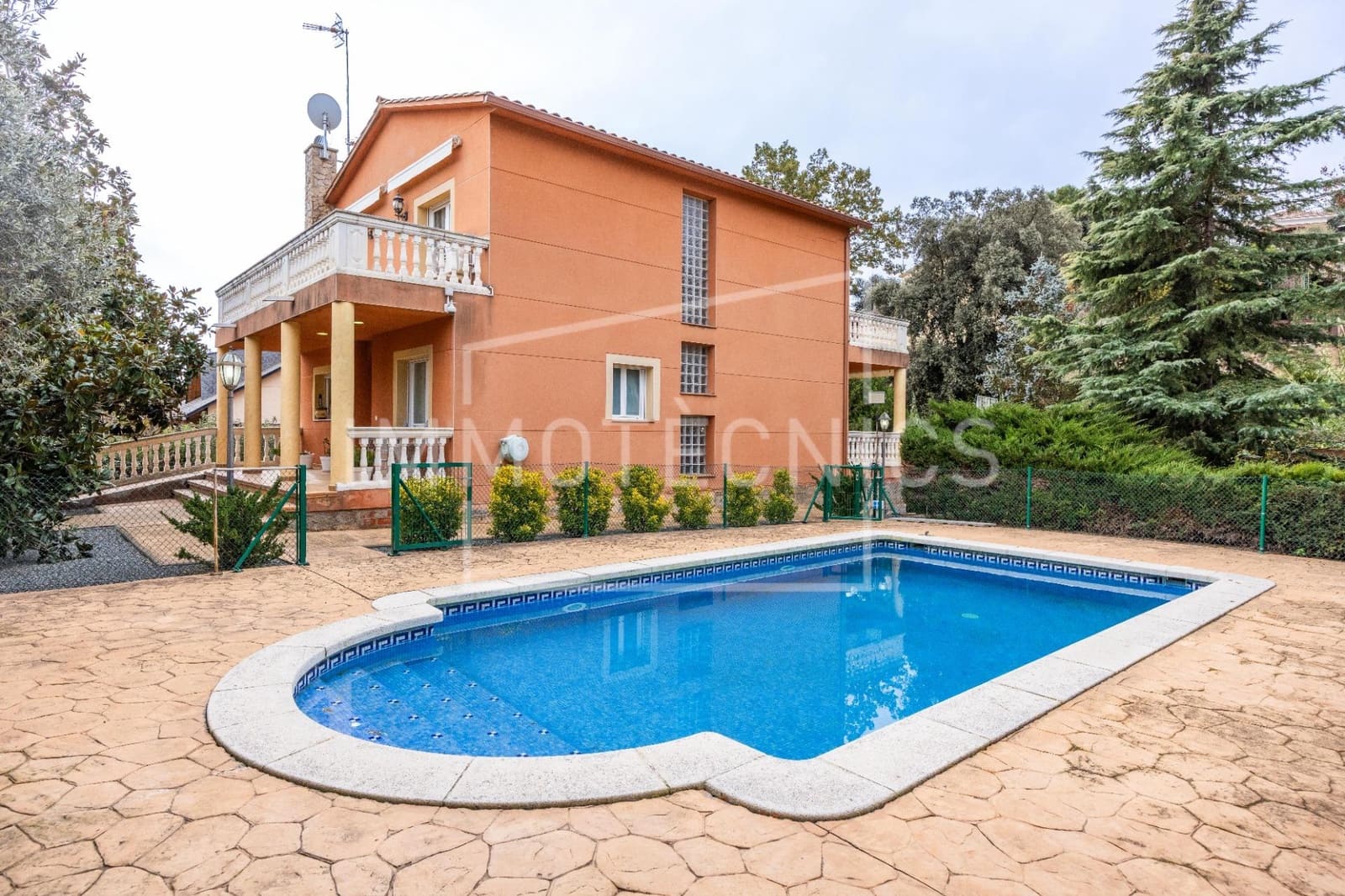4 bedroom Villa for sale in Canovelles with pool garage - € 530,000 (Ref: 9602770)