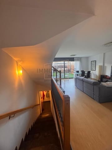 3 makuuhuone Rivitalo myytävänä paikassa Gualba mukana 
autotalli - 345 000 € (Ref: 9608199)