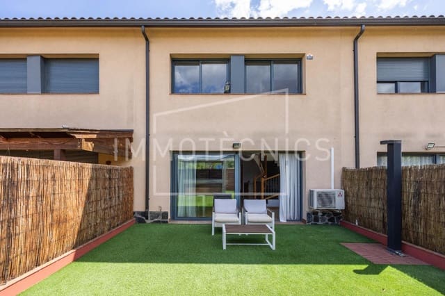 3 sovrum Radhus till salu i Gualba med garage - 345 000 € (Ref: 9608199)