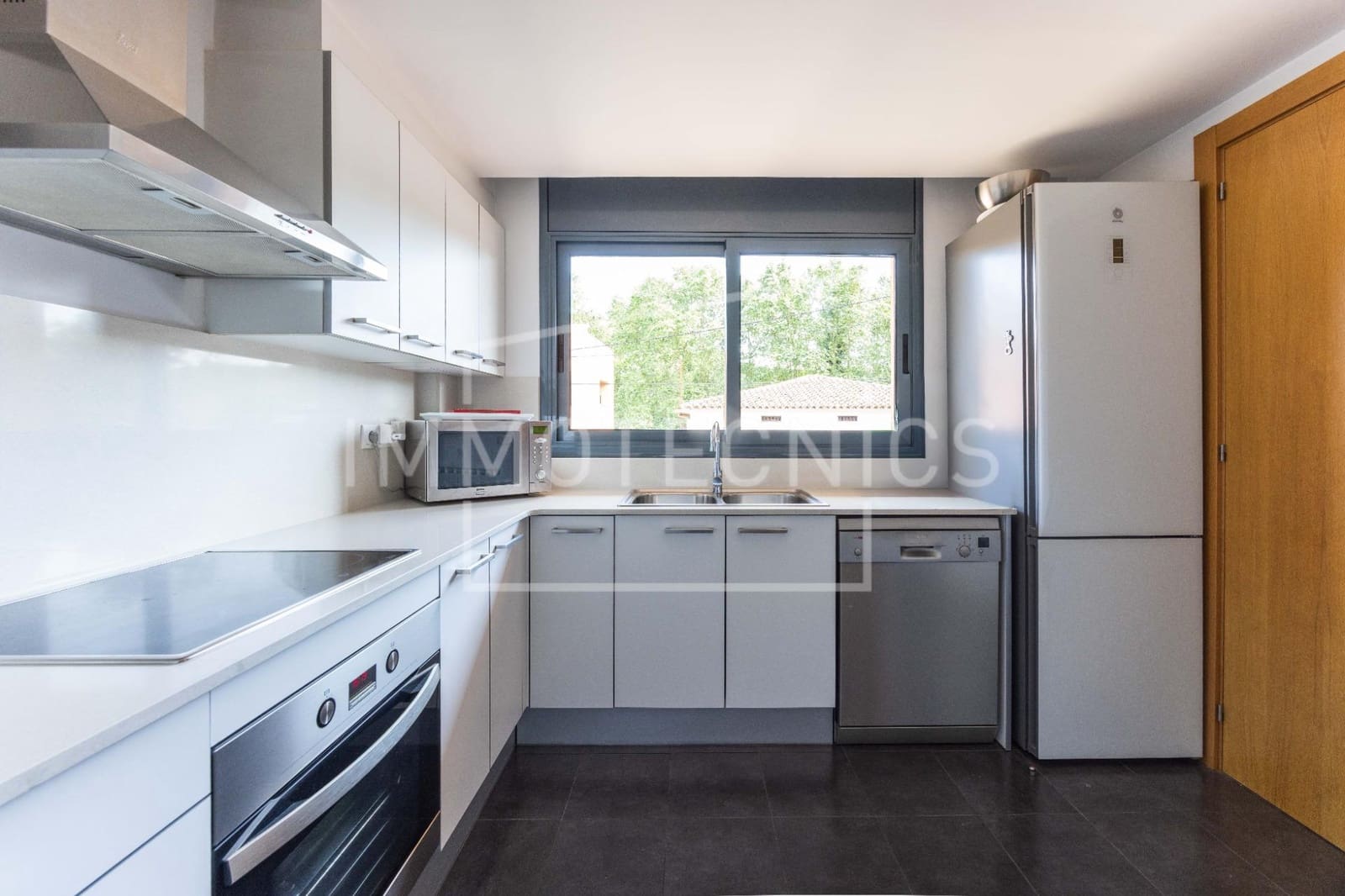3 soverom Rekkehus til salgs i Gualba med garasje - € 345 000 (Ref: 9608199)