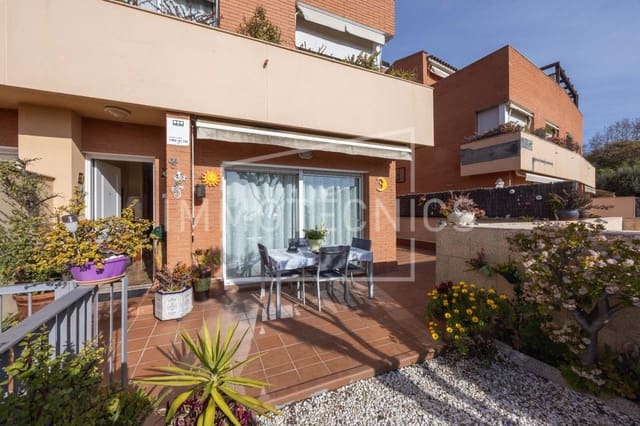 4 bedroom Terraced Villa for sale in Canet de Mar with garage - € 550,000 (Ref: 9616024)