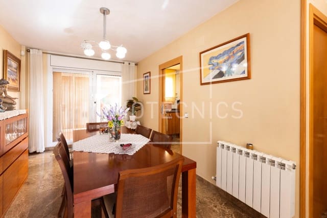 4 chambre Villa/Maison Mitoyenne à vendre à Canet de Mar avec garage - 550 000 € (Ref: 9616024)