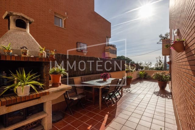 4 chambre Villa/Maison Mitoyenne à vendre à Canet de Mar avec garage - 550 000 € (Ref: 9616024)